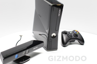 Illustration for article titled The New Xbox 360 in Person: So Glossy It Hurts